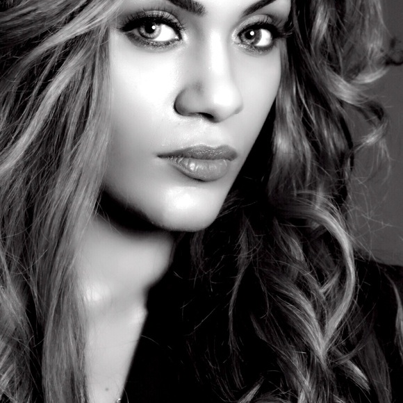 Meet your Posher, Keriyani - Picture 1 of 3